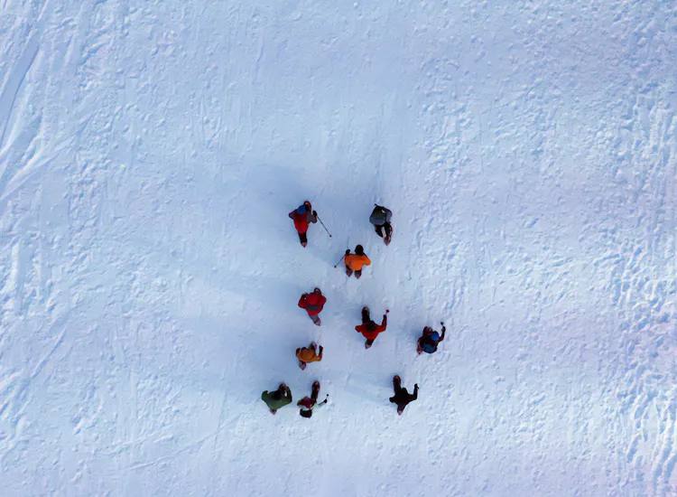 Caminata diurna en raquetas de nieve
