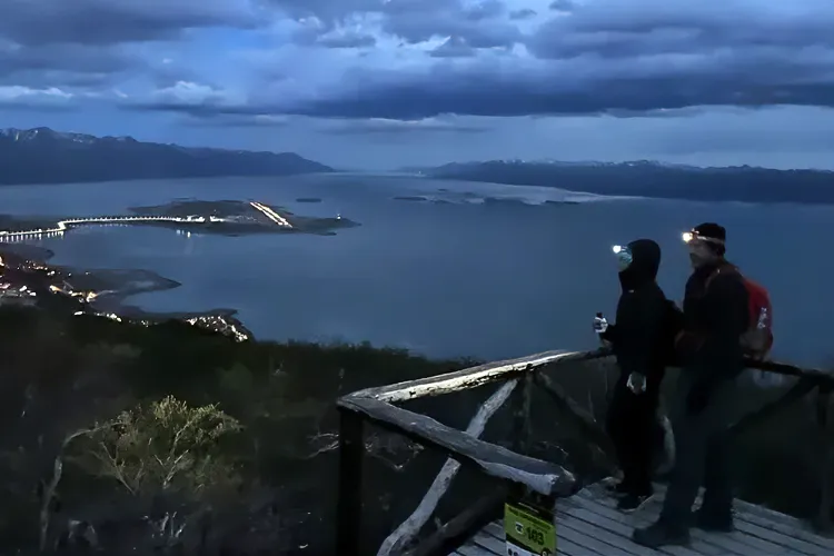 Trekking Nocturno en Monte Susana, Ushuaia: Atardecer y Estrellas